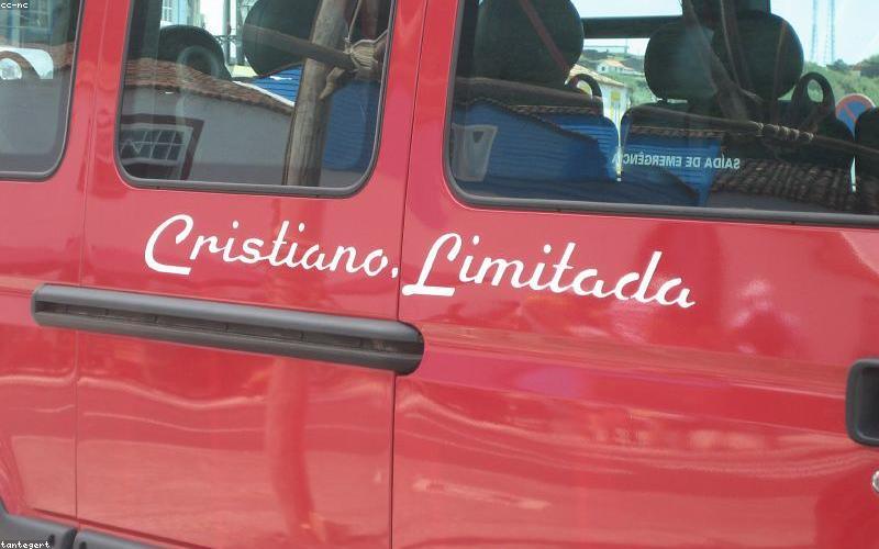 Flugzeug am Flughafen Lajes